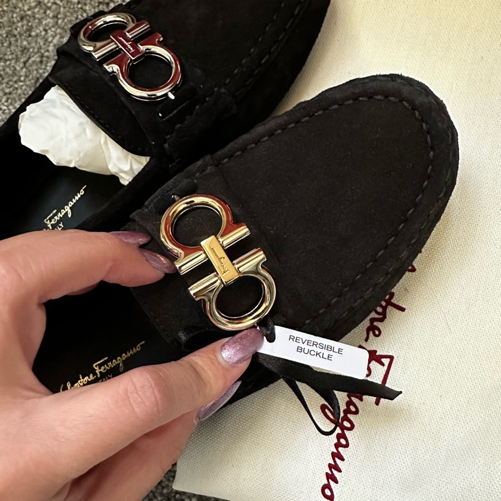 Ferragamo Women's Berra Reversible Gancini Drivers Loafers - Picture 5 of 6